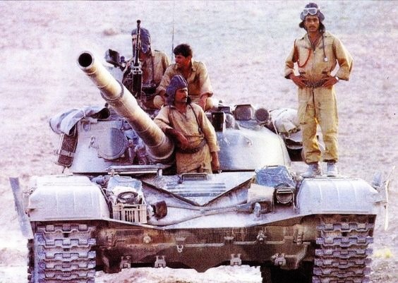 Иракский Т-72: та же картина. Предположительно, эти машины- спецификации "-Э1".