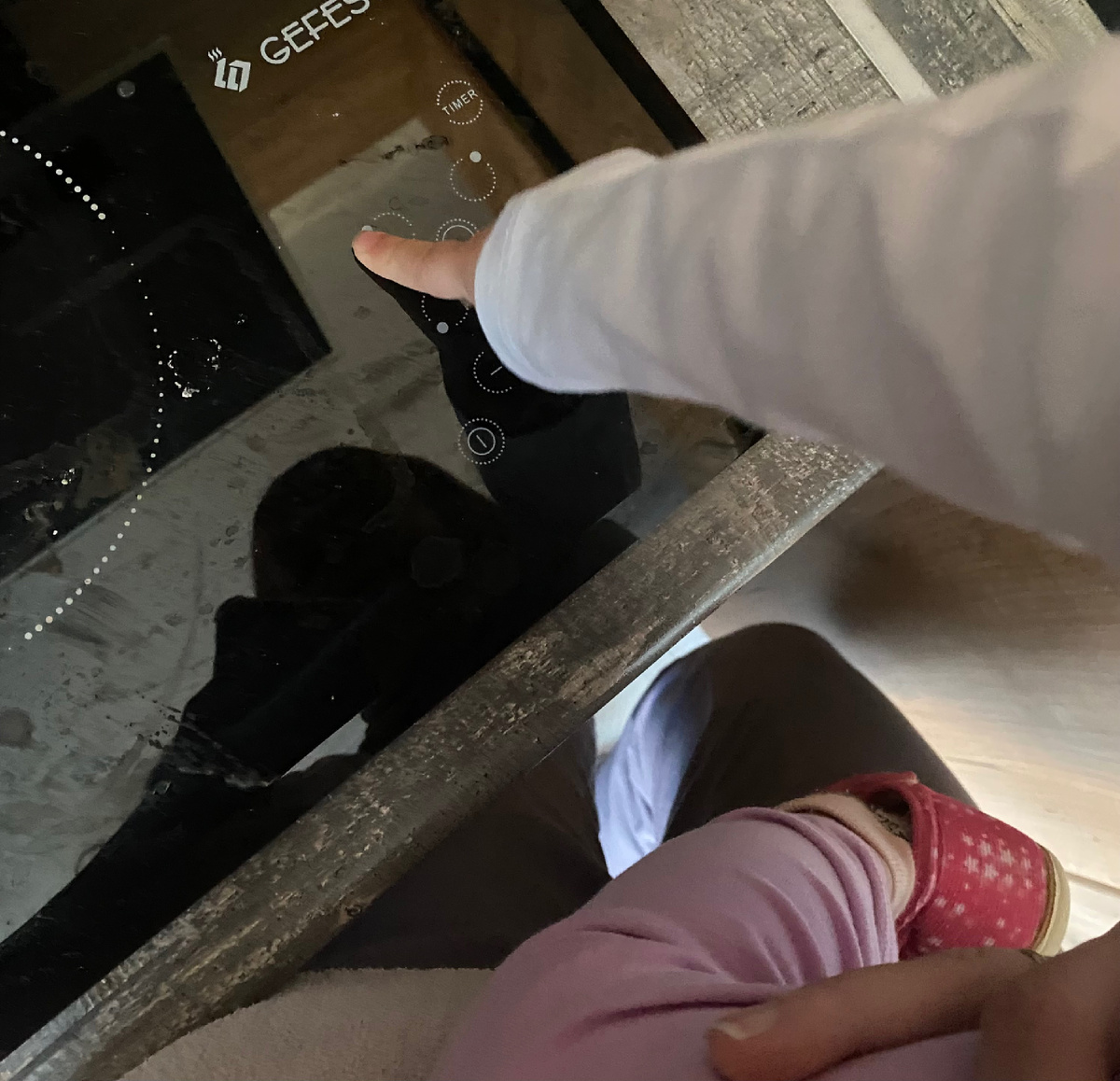 Главное сразу внушать, что без мамы к плите подходить нельзя😅