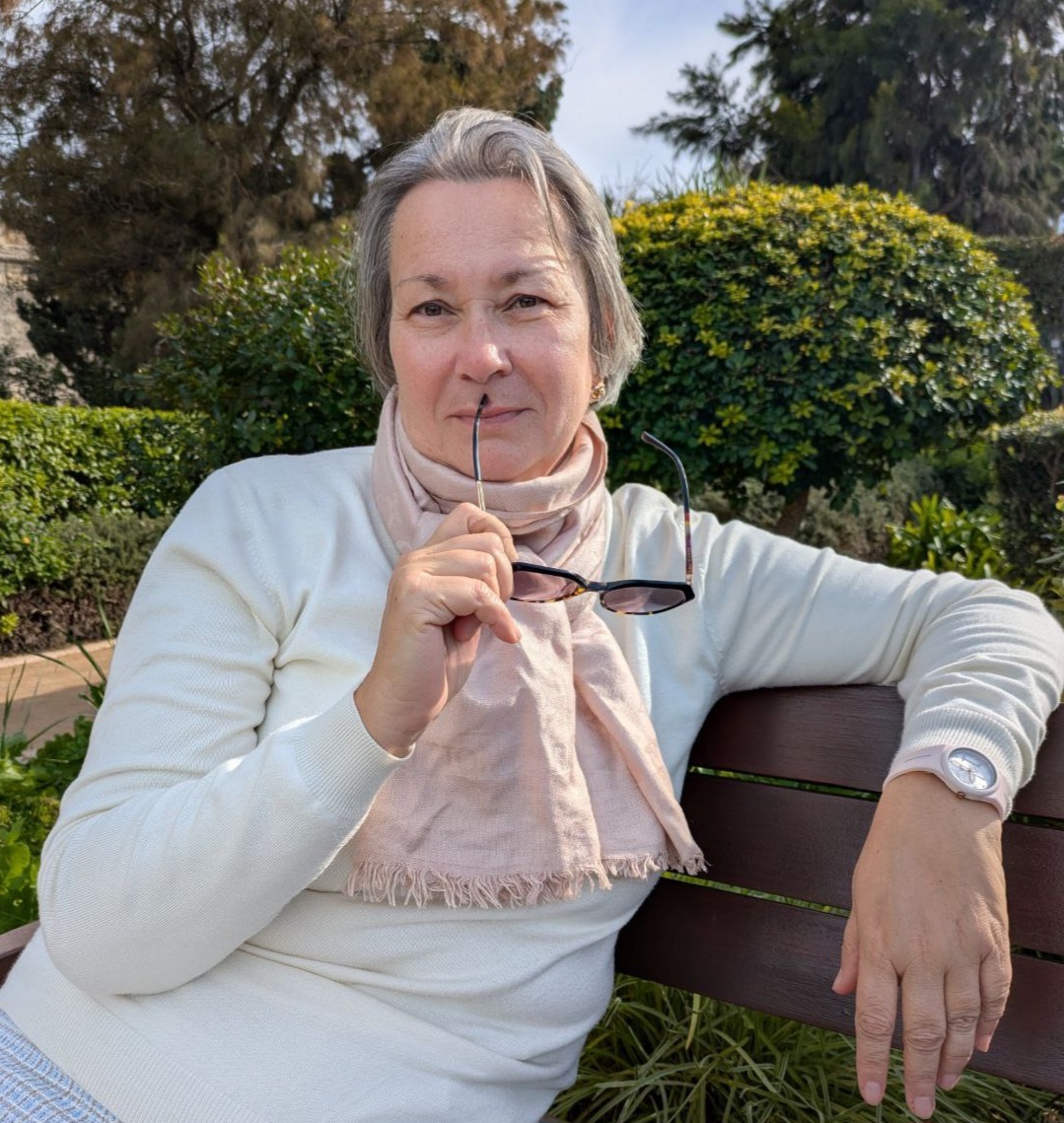 Всякий раз, когда слышу что-то о происходящем в Прибалтике, вспоминаю слова человека, которого я никогда не видела: оставайся среди людей, дочь.