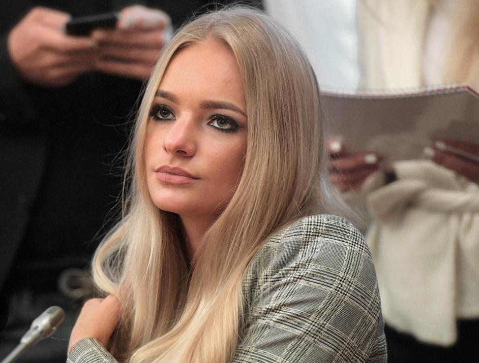 У Елизаветы Песковой, кстати, Меркурий в Стрельце в 9 доме в секстиле с Юпитером. Её фразу «Я гражданин мира», после того, как её персона попала под санкции, многие восприняли с ехидством. Мол, сытый голодного не поймёт. Хотя Елизавета сказала это отнюдь не из высокомерия и чванства.