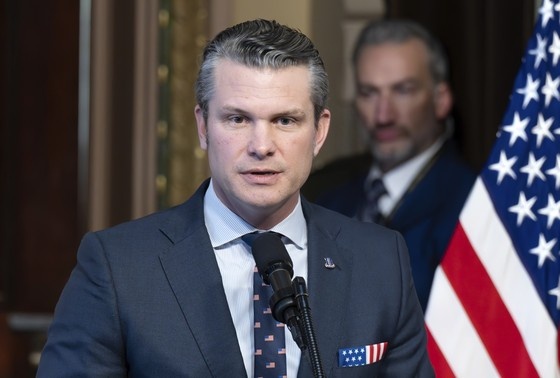     Ron Sachs - Pool via CNP/Global Look Press