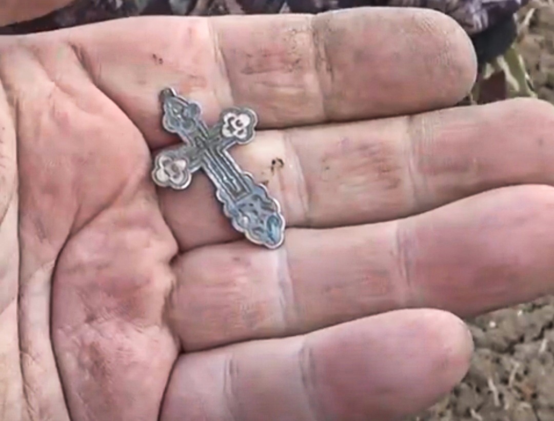 Серебряный крестик