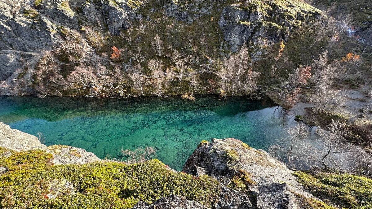 озеро изумрудное