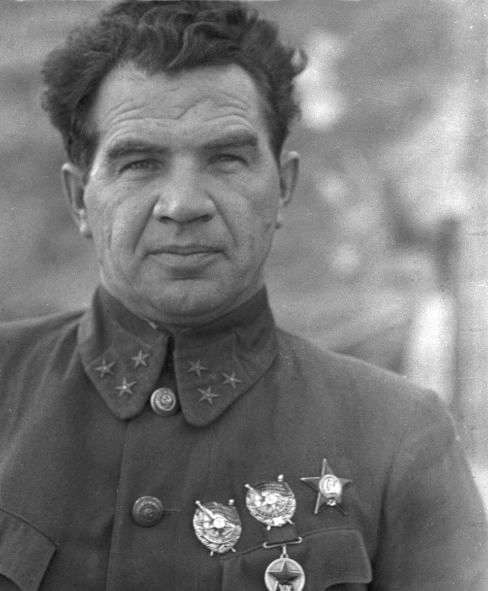    Василий Чуйков совершил несколько спецкомандировок в Китай, где он был военным советником. По словам историков, Чуйков в начале Второй мировой войны помог руководству Китая выстроить антияпонский фронт. Кроме того, Чуйков участвовал в советско-финской войне / РИА Новости / Георгий Зельма