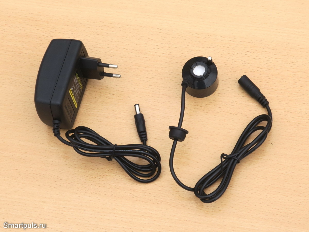 Комплектация генератора тумана: сам генератор и блок питания