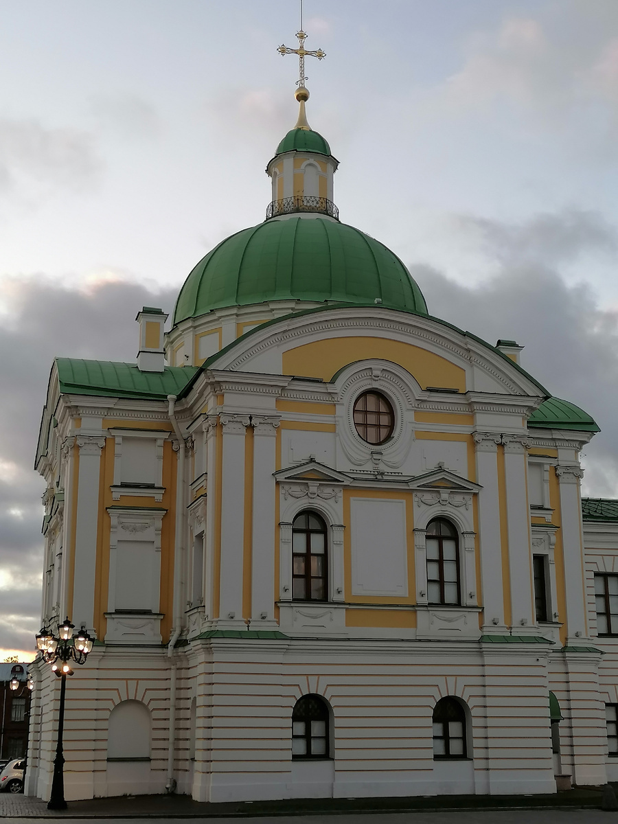 Бывшая Дворцовая церковь Екатерины Великомученицы.