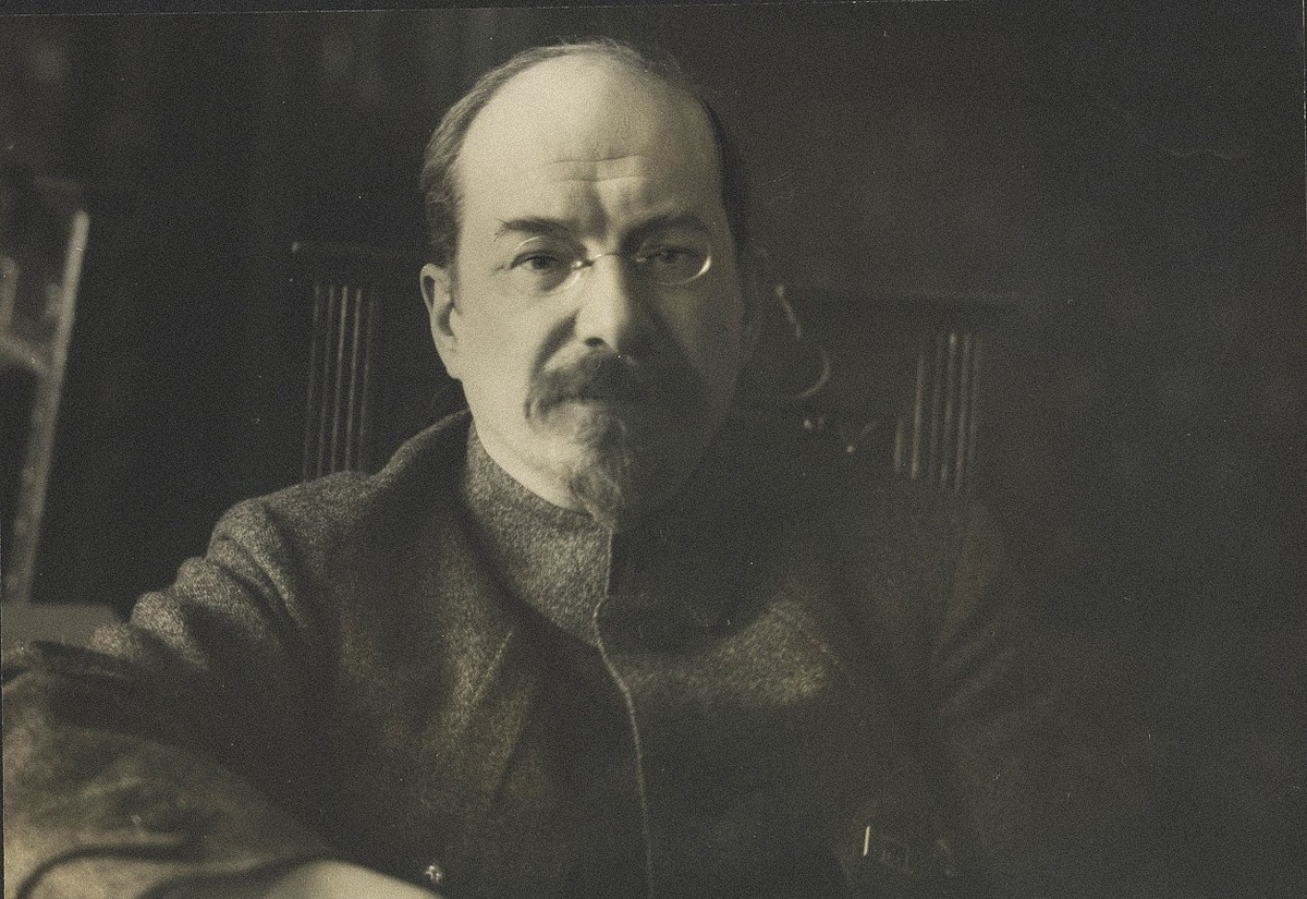 Анатолий Луначарский в своём рабочем кабинете. Источник: Национальная библиотека Норвегии.