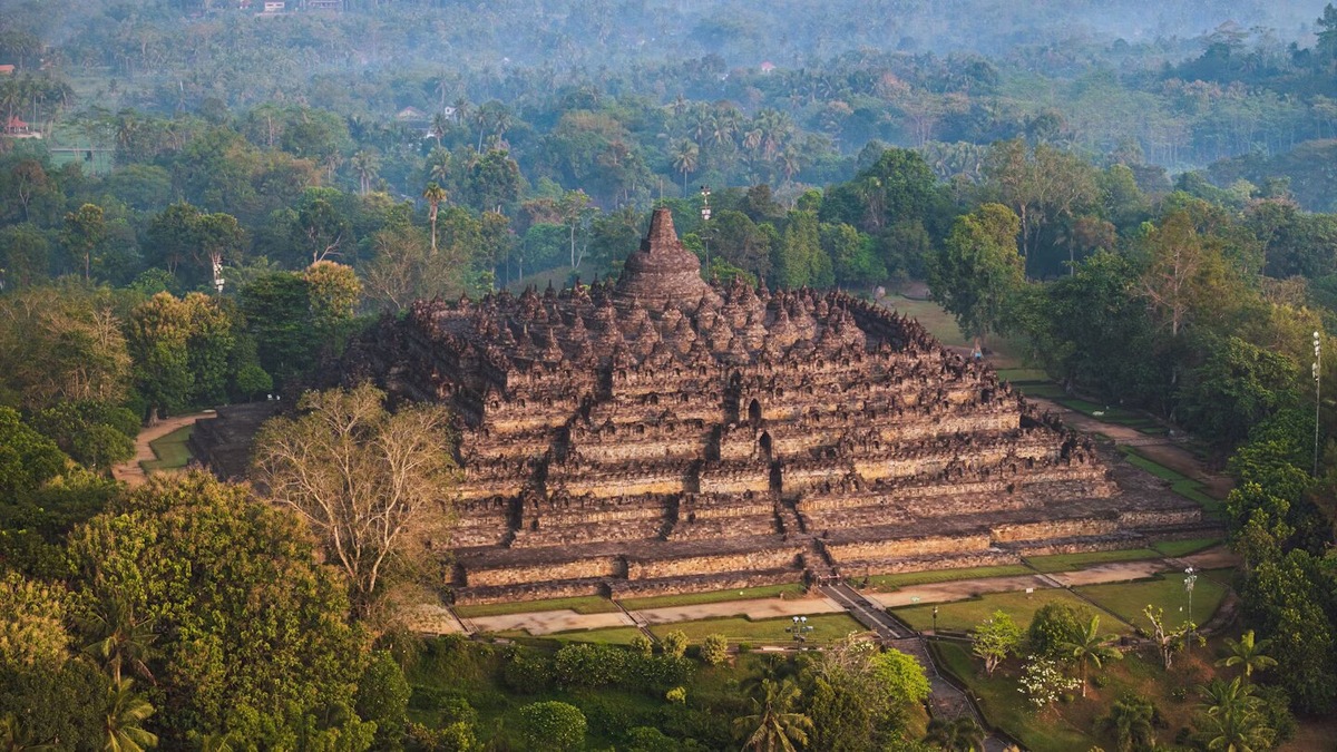 От дворца Кратон до руин Боробудура — в Джокьякарте есть на что посмотреть. lkunl/Shutterstock