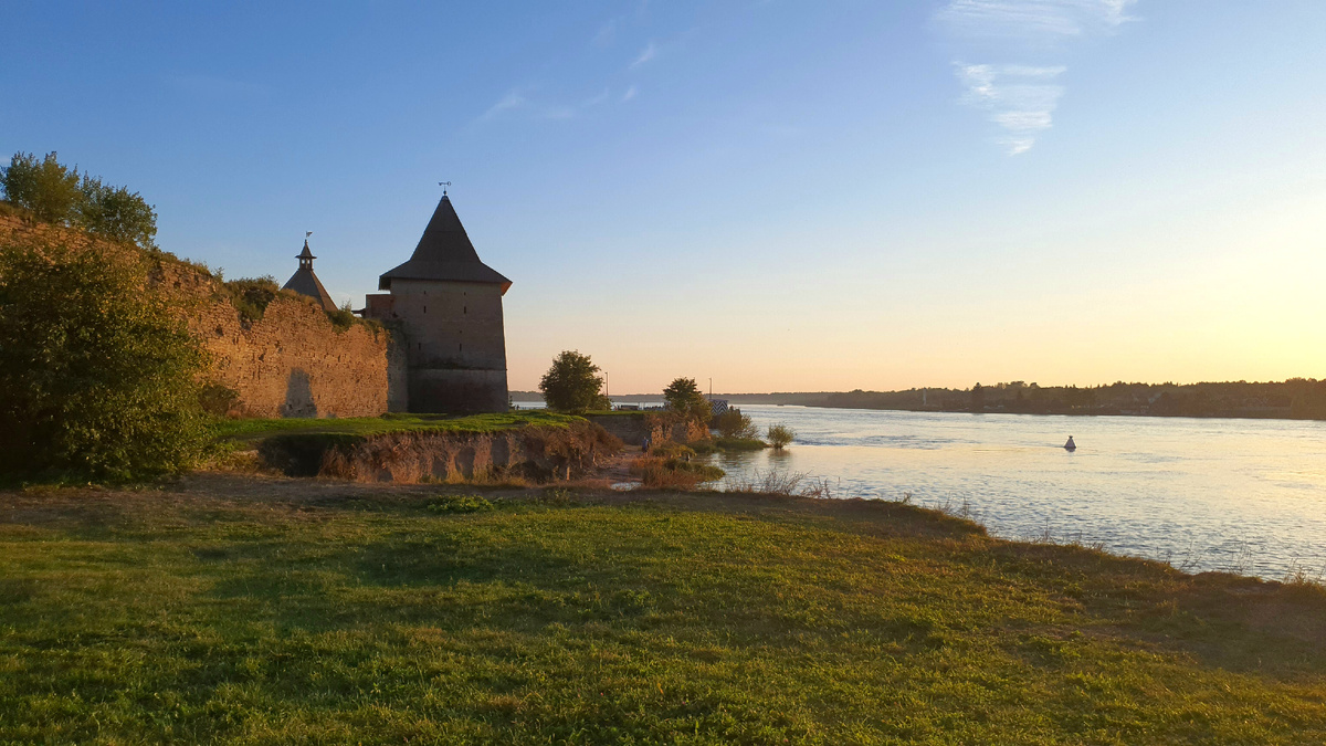 Крепость орешек, вид на Неву