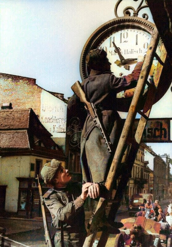 Советские солдаты в Германии. 1945 год