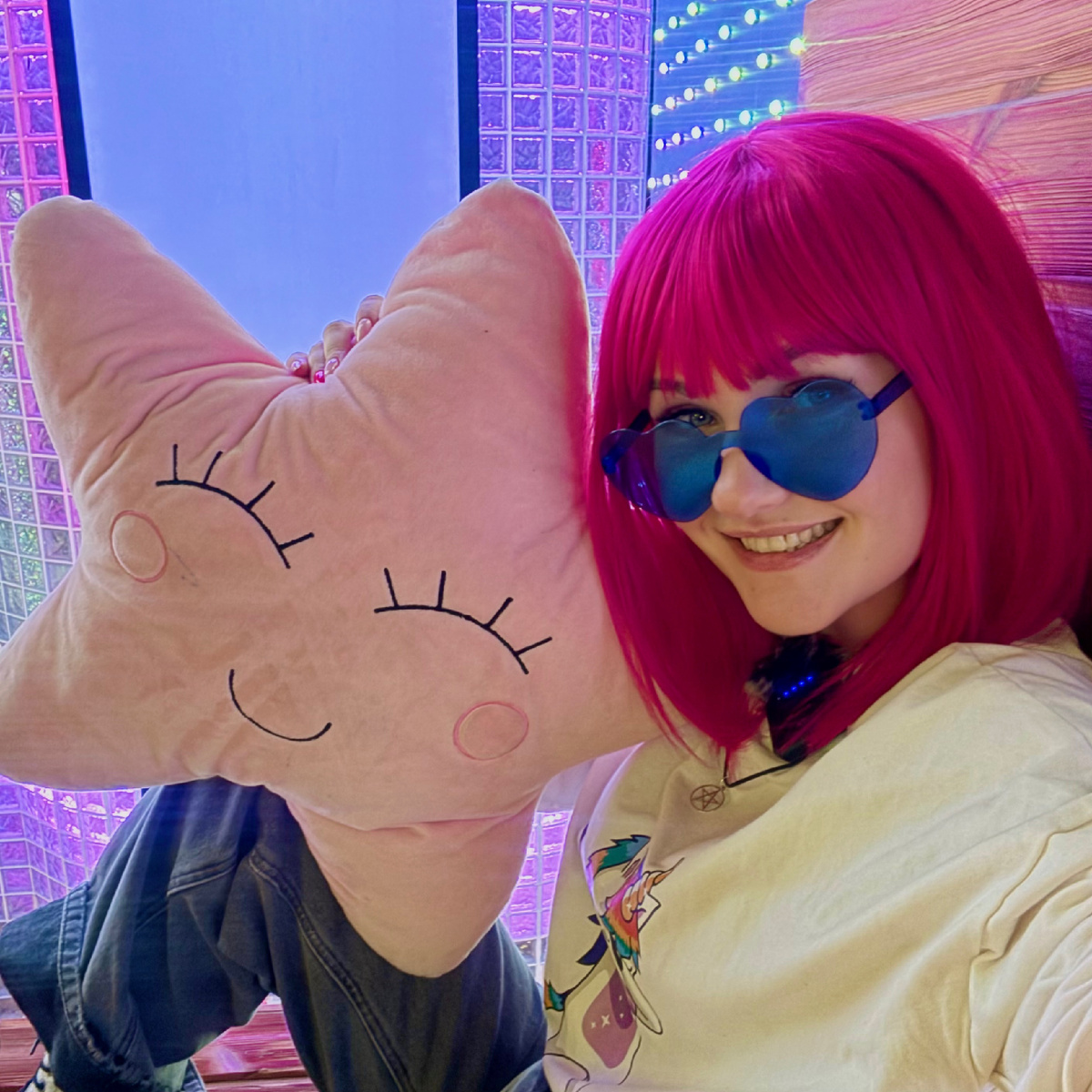 «Снимай видео без розового парика!» - кричали они мне.