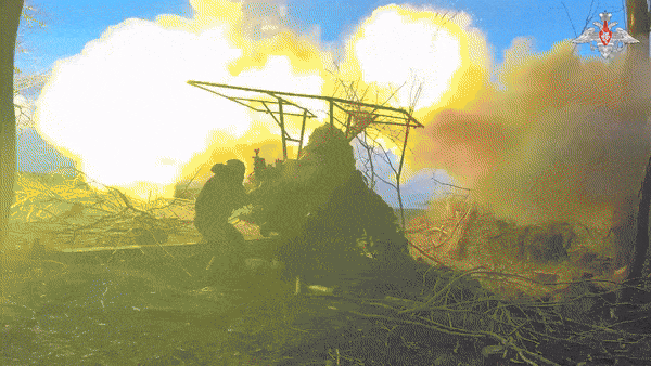    Артиллеристы уничтожили живую силу противника//Видео из официального ТГ-канала Минобороны