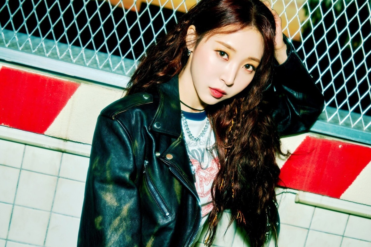     Мунбёль из MAMAMOO успешно дебютировала в Японии с сингл-альбомом Aurora