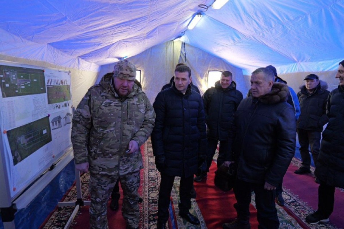 Трутнев и Демешин оценили проект строительства полигона для военной и спортивной подготовки.  Фото: Фото: Пресс-служба полномочного представителя Президента РФ в ДФО / dfo.gov.ru