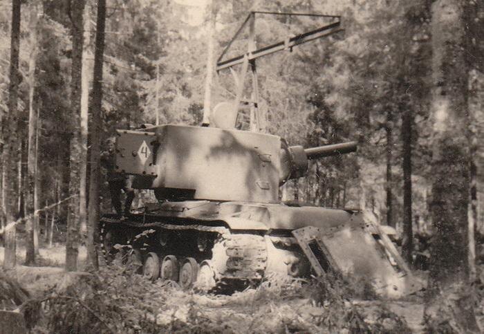 Танк КВ-2 с заводским номером Б-4722 выпуска июня 1941 года