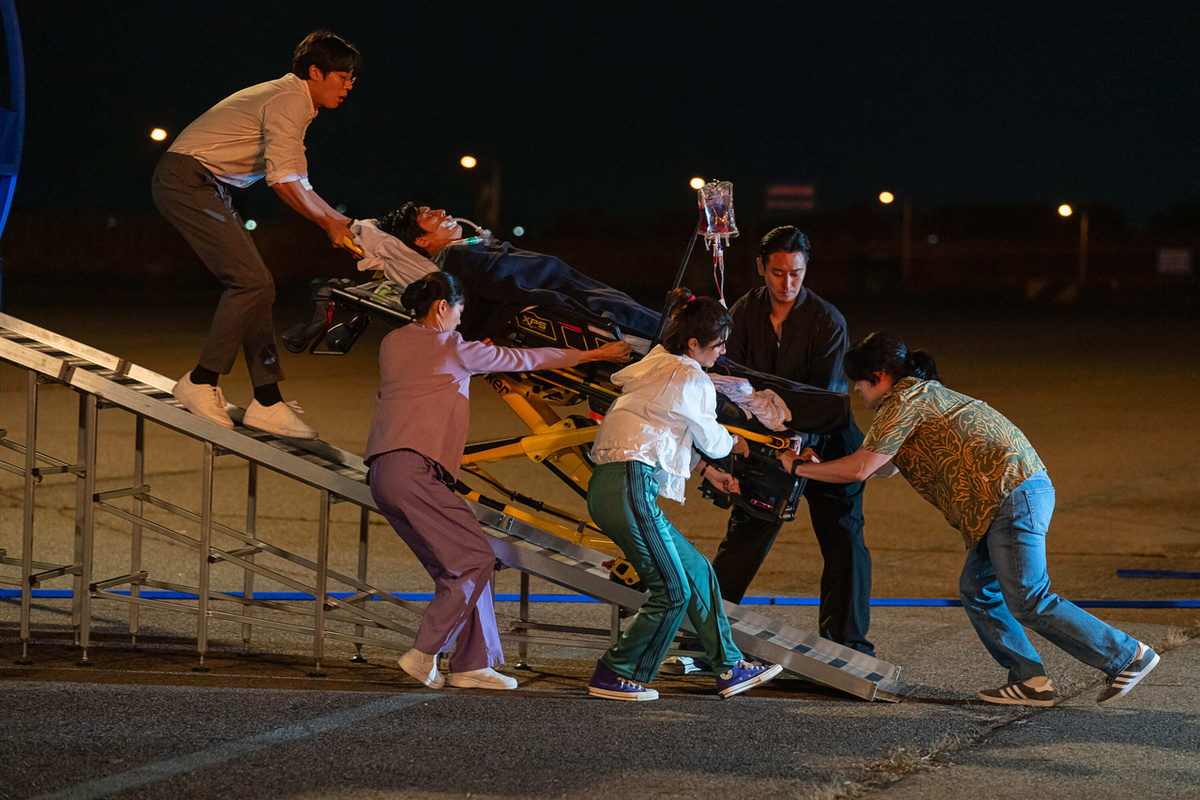 Сцена из «Травматология: Герои по вызову» (Netflix)