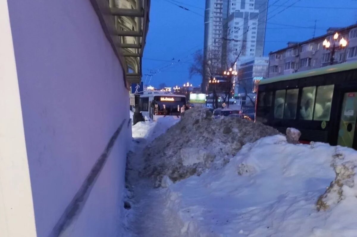    Хабаровчане жалуются на «подземный каток», где можно сломать конечности