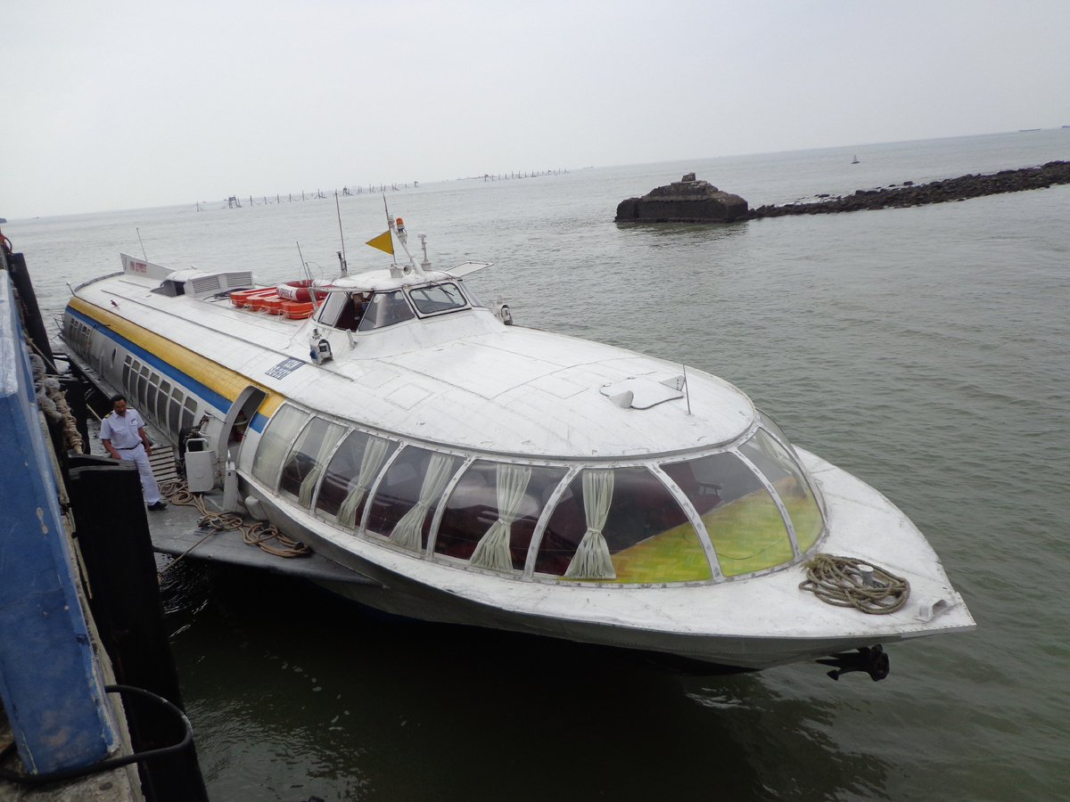 На этом судне мы прибыли в Вунгтау