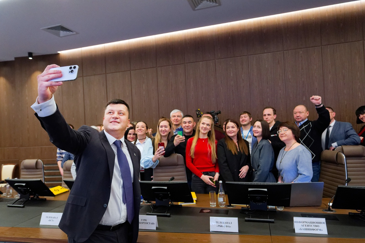 Мэр Уфы заверил журналистов: у города есть все возможности стать еще краше и комфортнее.Фото:Альберт ЗАГИРОВ