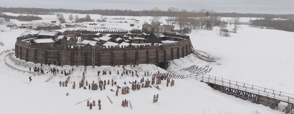 Фото со съёмок. Взято с Кинопоиска: https://www.kinopoisk.ru/film/1237984/shooting/page/1/