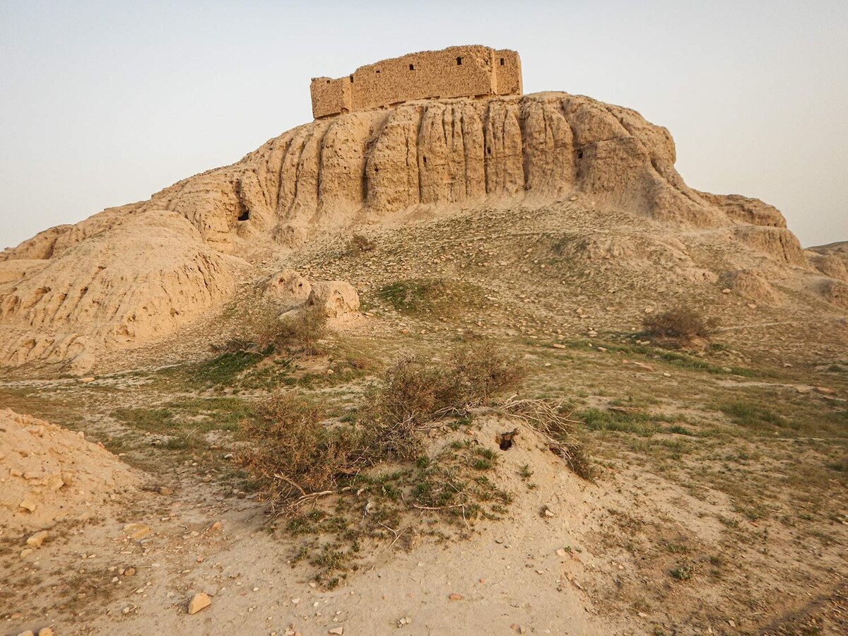 Развалины и руины зиккурата Экур в Нуффаре (древний Ниппур). Теперь это все, что от батьки Энлиля осталось. Помним... Скорбим... 