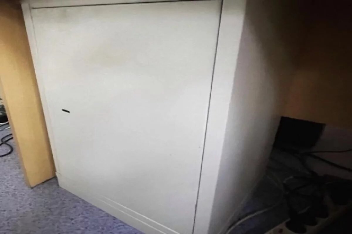    У 71-летнего пенсионера из Томска из сейфа украли более 100 тысяч рублей