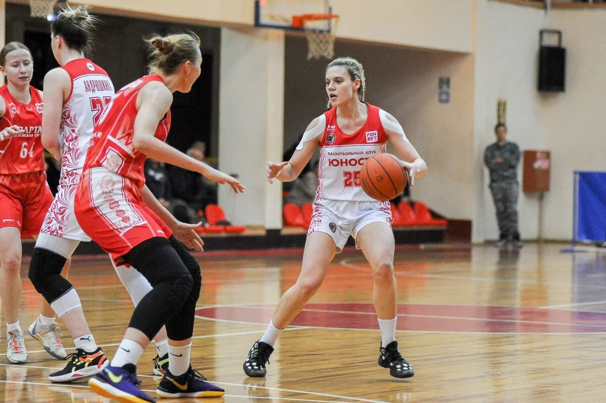 В отличие от предыдущей встречи в Пензе, Софья Фролова в Ногинске сменила свою «фирменную» причёску...