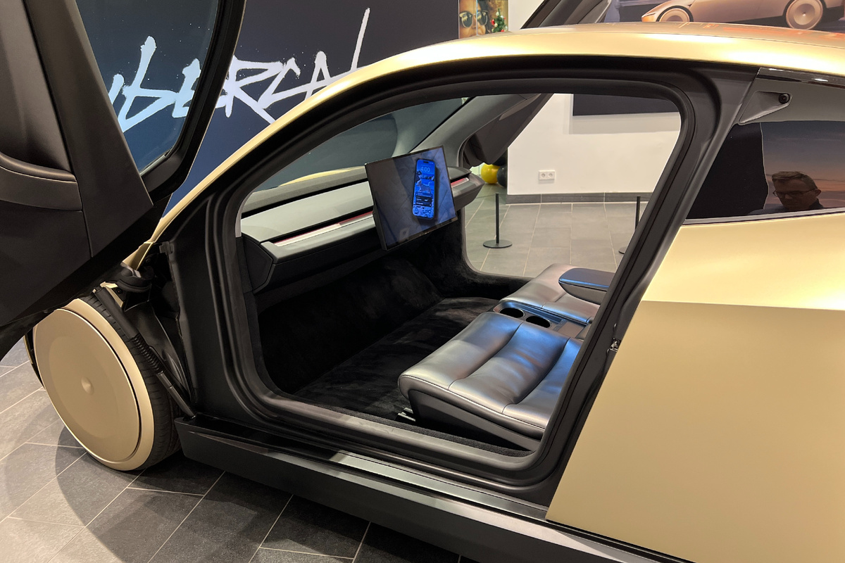 Tesla Cybercab (читайте далее!).