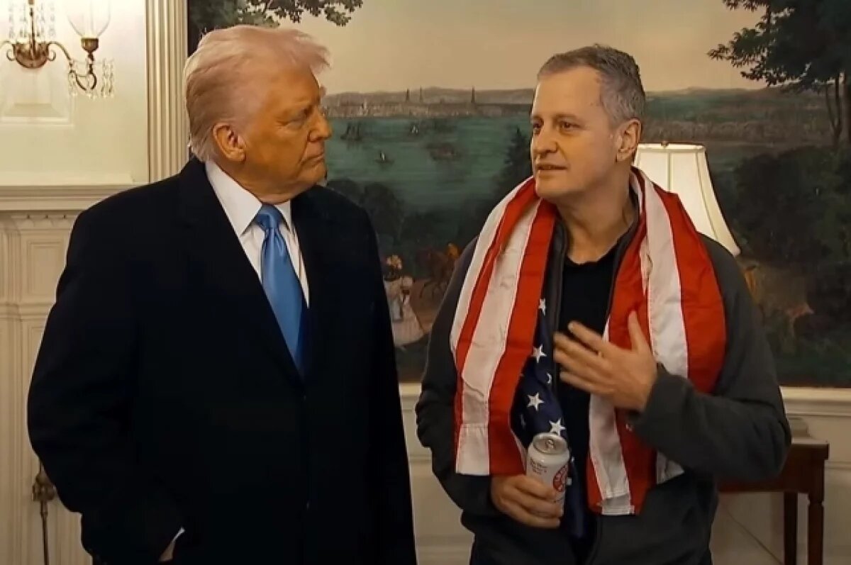    Освобожденный американец Фогель с банкой пива в руках поблагодарил Путина