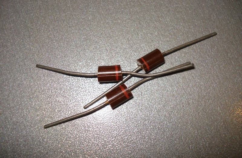 Справочная информация по перечню и количеству содержания драгоценных металлов в изделии: Диод КД226Б.

Данные взяты из открытых источников: документации к изделию, формуляров, технической литературы, нормативной документации.

Приводится точная масса содержания драгметаллов: золота, серебра, платины и металлов платиновой группы (МПГ) на единицу изделия в граммах.

Золото : 0,00054

Серебро : 0,00013

Платина : 0

МПГ : 0