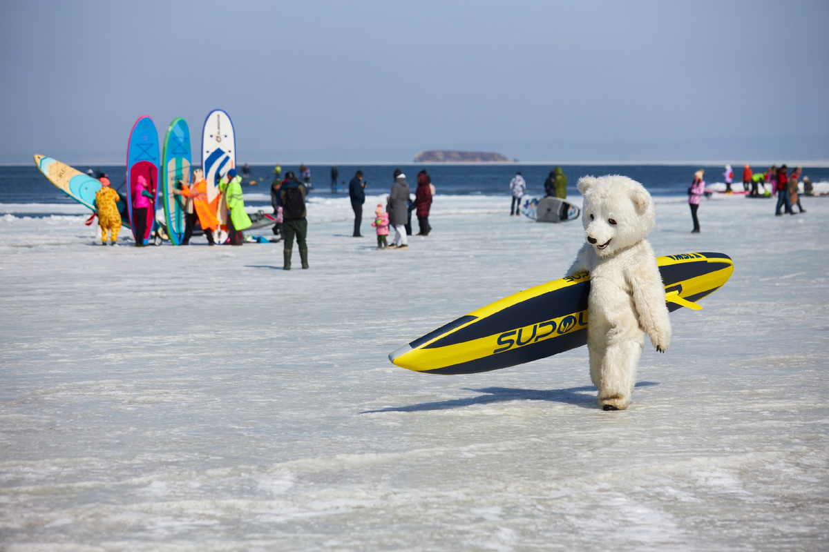 Участники "угона" креативно подходят к выбору костюмов