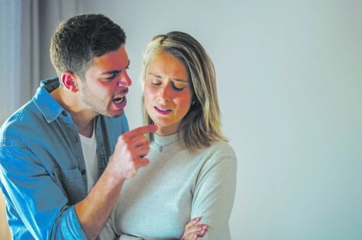    Терпеть грубое поведение нельзя, ведь с каждым разом тиран будет становиться агрессивнее.