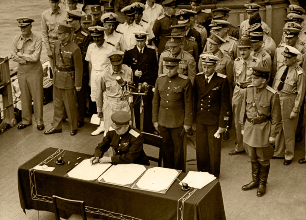 Подписание акта о капитуляции Японии. С нашей стороны поставил подпись генерал Деревянко К. Н.