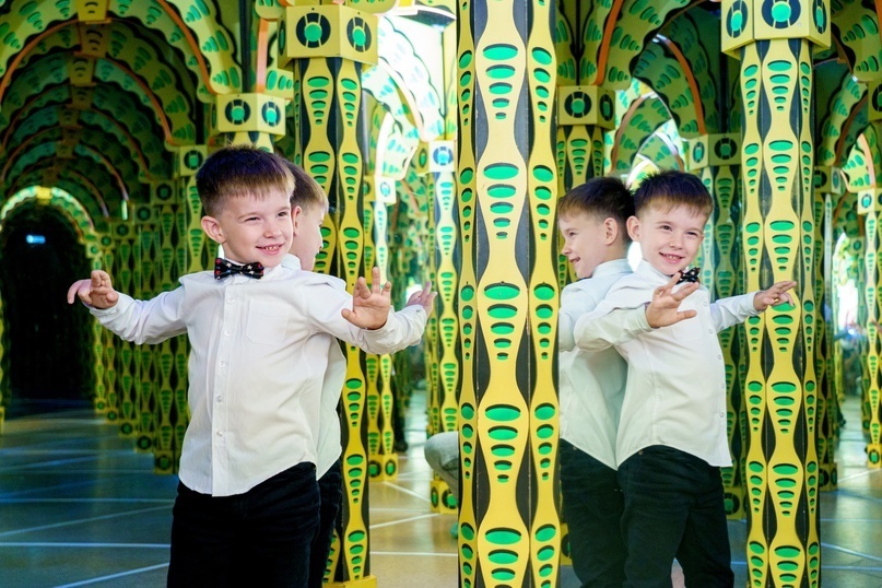 Зеркальный лабиринт в "Парке чудес Галилео" Самара