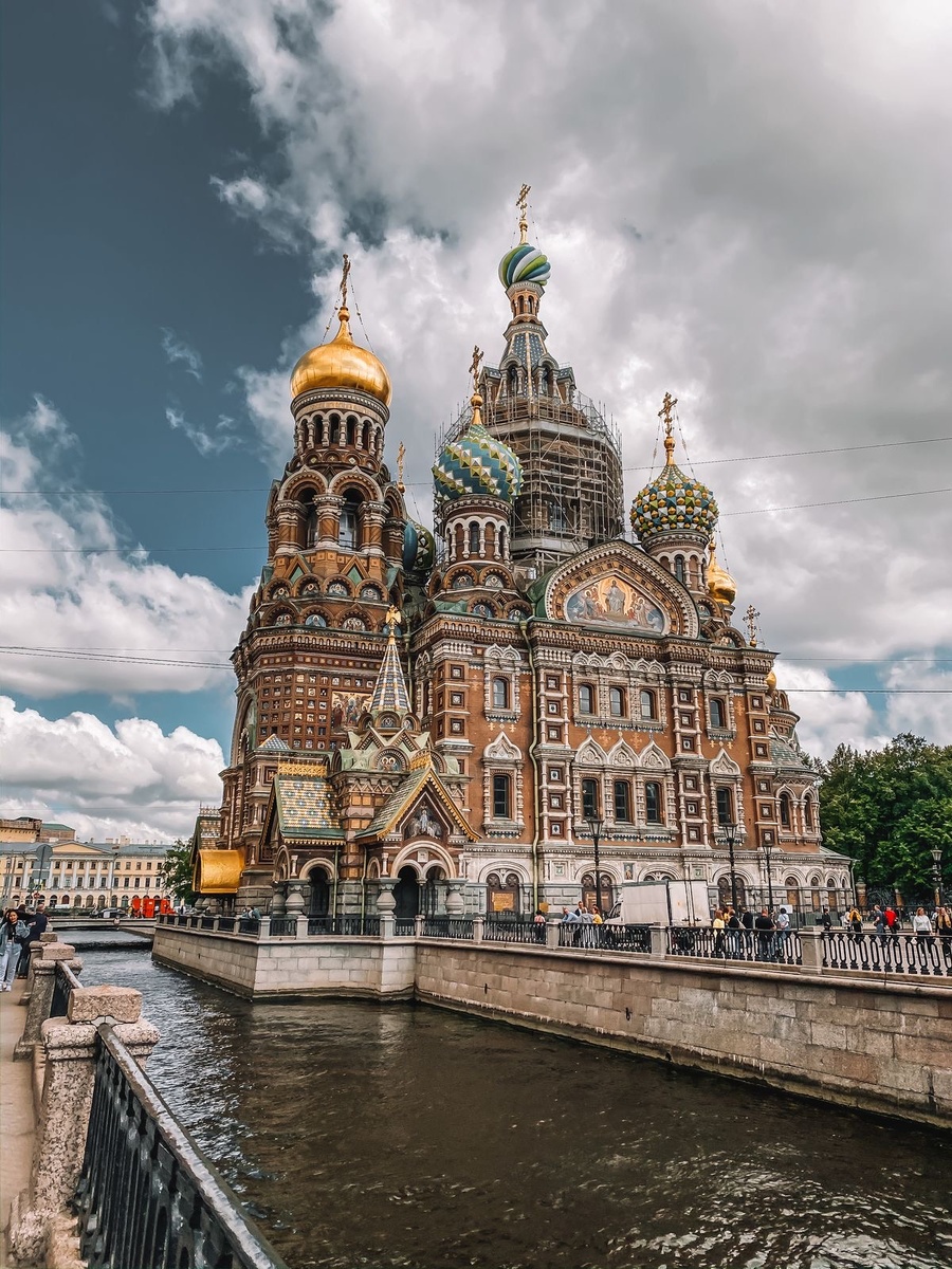 Невский. Спас на крови