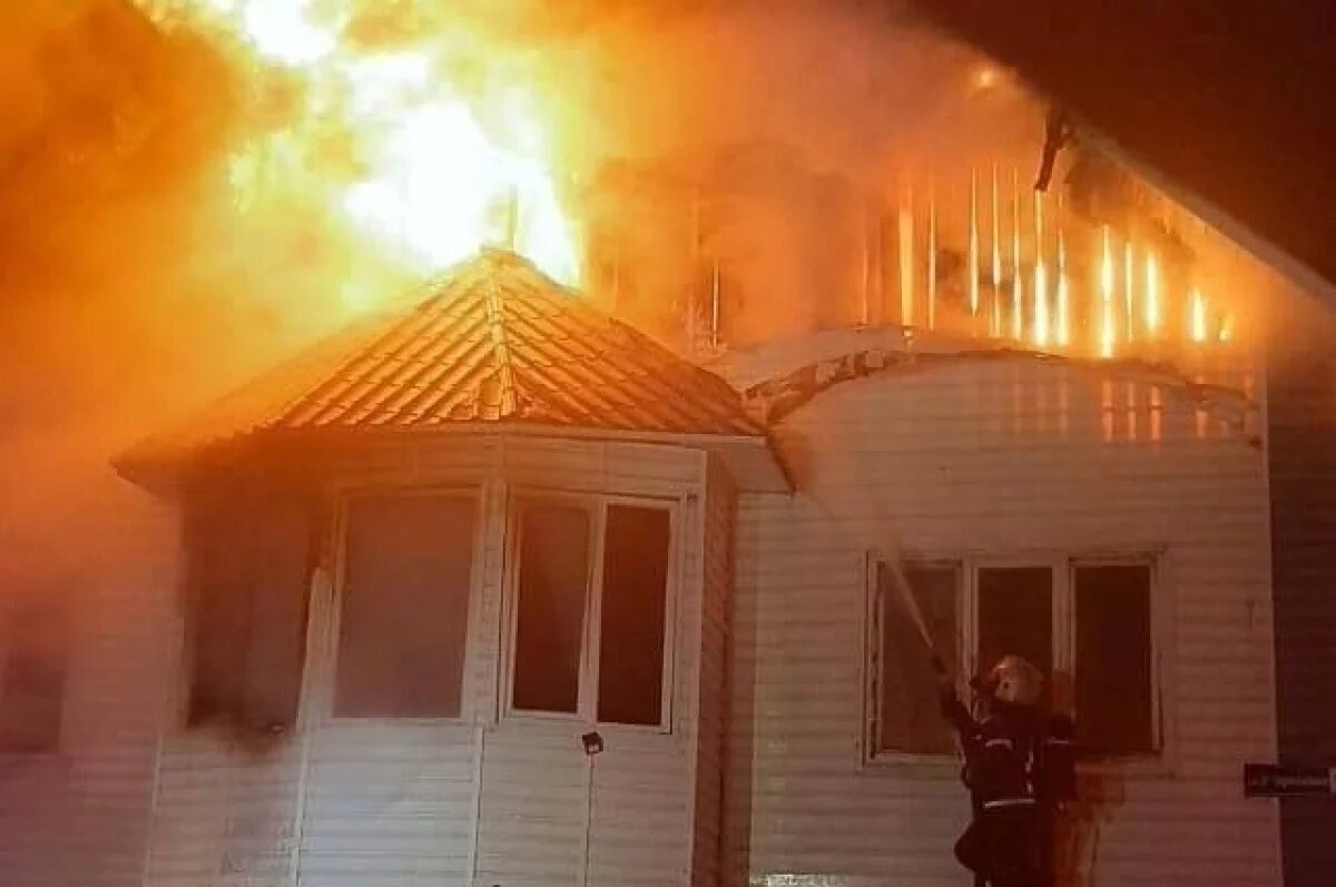    Один человек погиб в результате крупного пожара в Барнауле