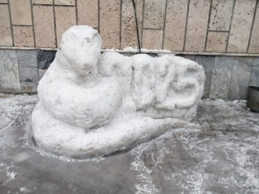    снеговик-змея 2025 // фото: пресс-служба МЧС по Ростовской области