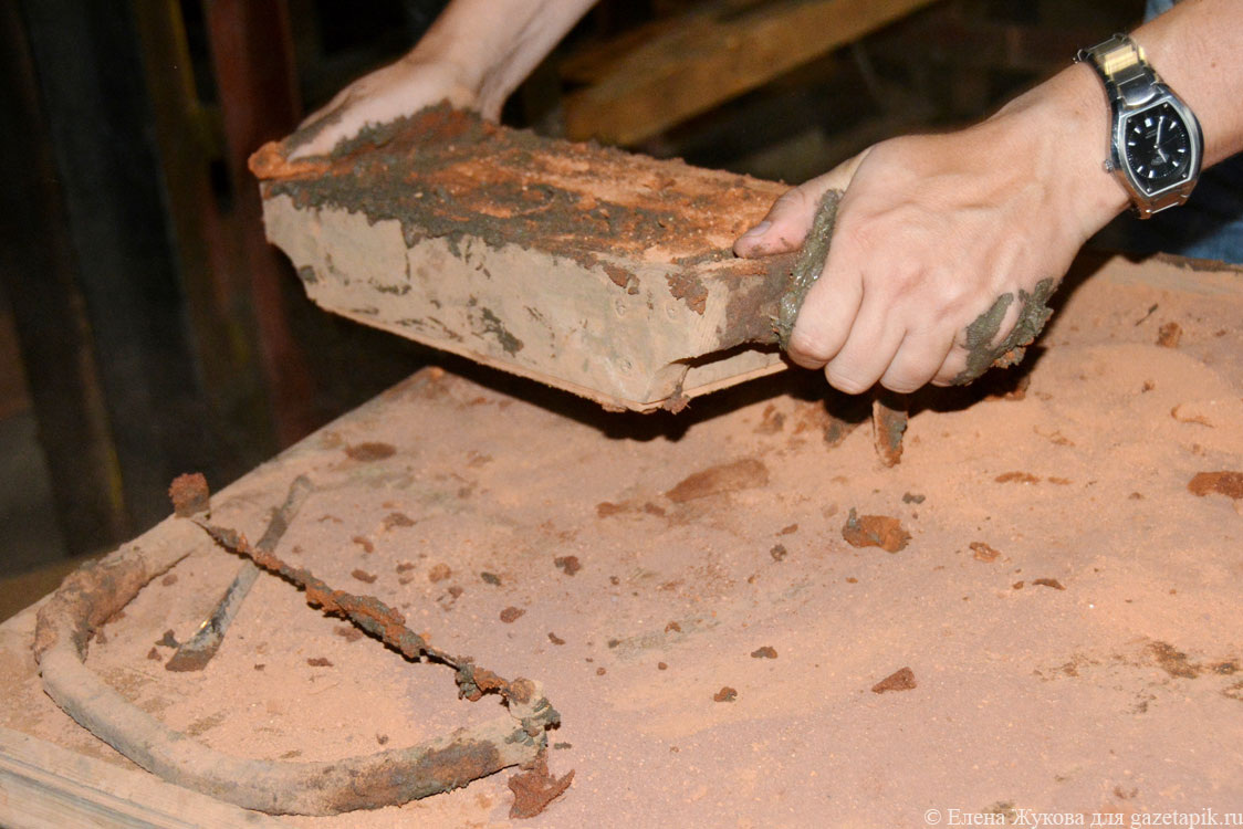 Формовка Кирпича в формах