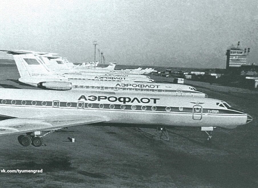 Перрон аэропорта Рощино