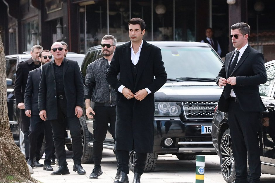 Кадр из сериала "Гюльджемаль"