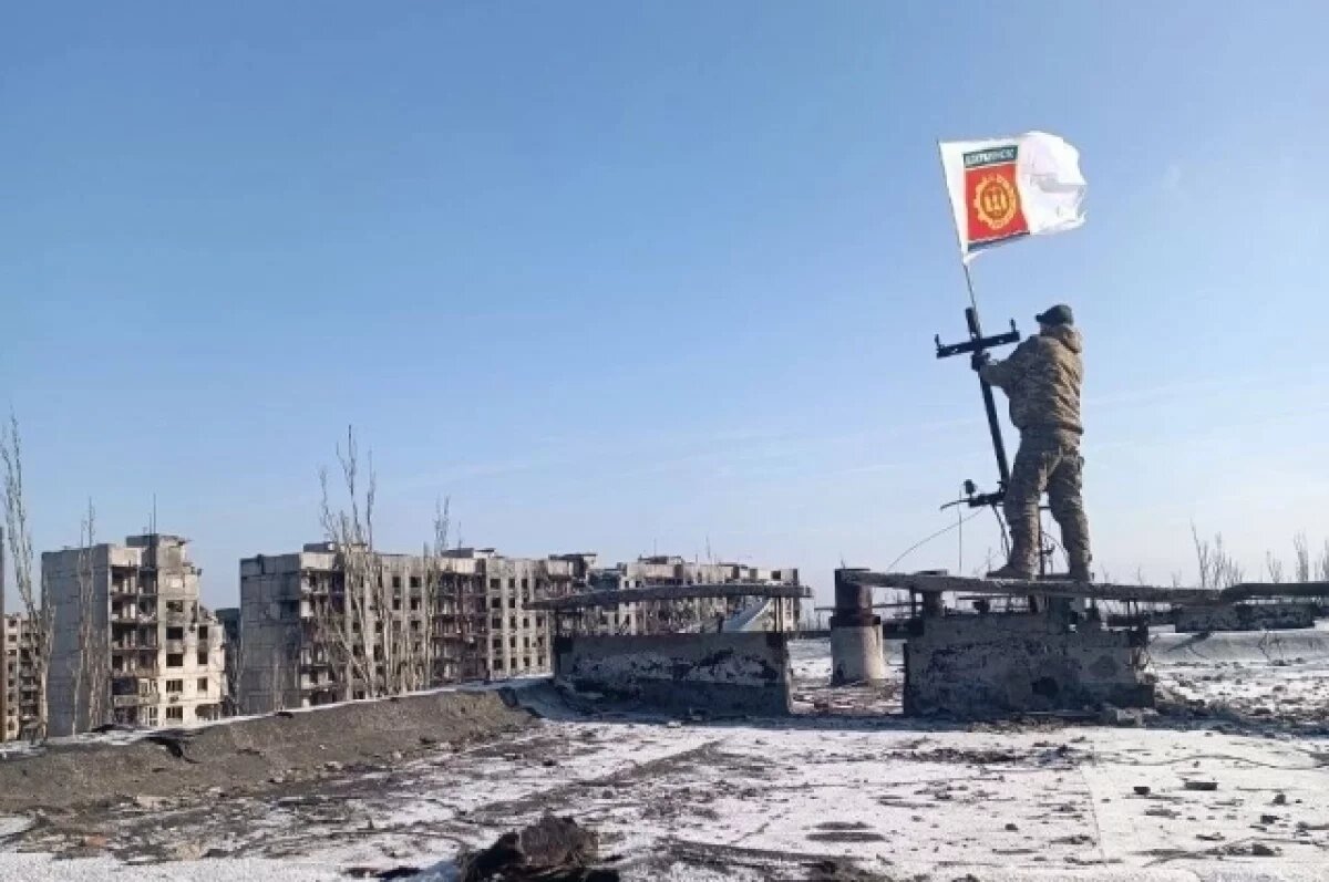    Флаг нижегородского Дзержинска водрузили на здании в Дзержинске ДНР