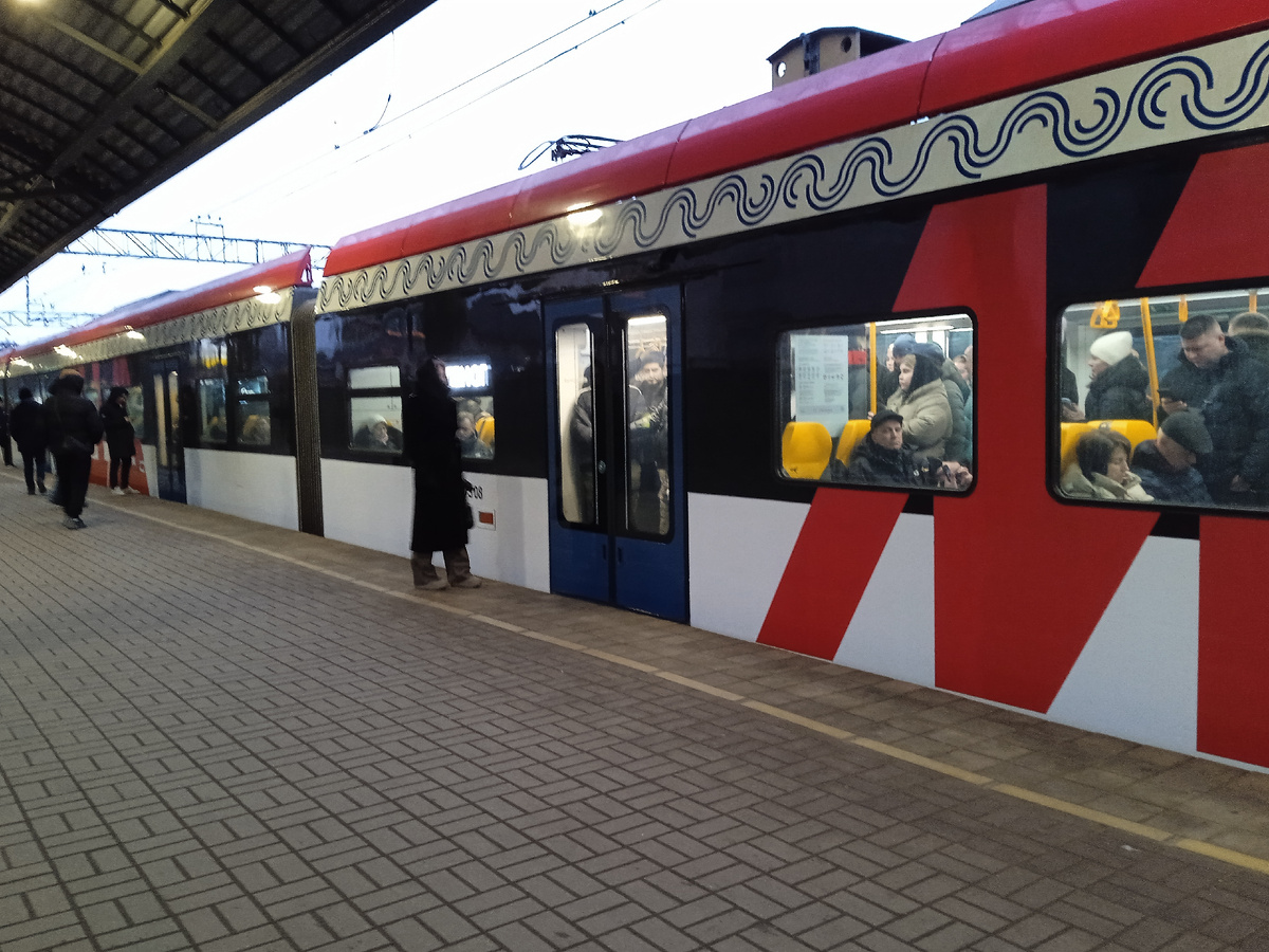 ЭГЭ2Тв aka Иволга 3.0 прибыла с пл. Ипподром, дабы высадить уважаемых пассажиров и отправиться дальшге, в сторону Зеленограда.