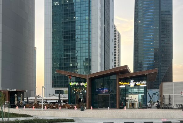 Временный торговый павильон в столице Катара Дохе. Фото февраля 2025 года. Фото: Юрий Рагулин