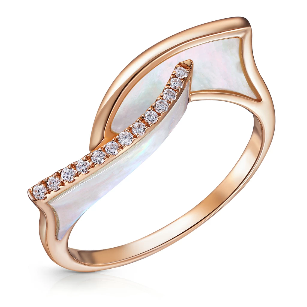 Романтичной натуре — кольцо из розового золота с перламутром и бриллиантами