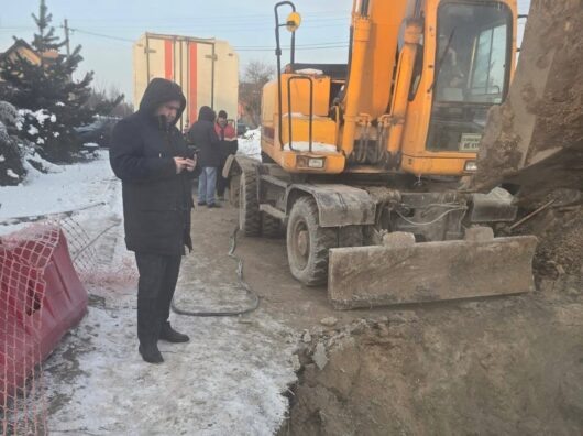    ремонт порыва на теплотрассе Толмачева // фото: телеграм-канал и.о. министра ЖКХ региона Сергея Орлова