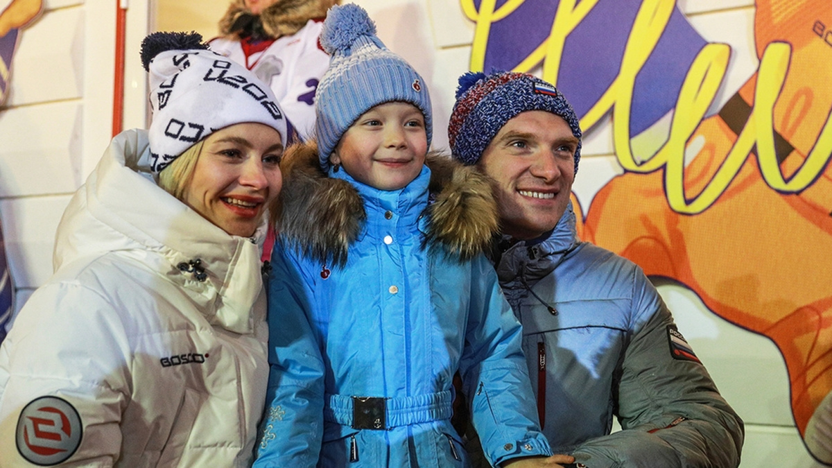 Фото: Сергей Булкин/NEWS.ru
Андрей Бурковский с женой и сыном