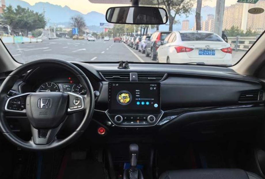 Салон Honda Crider