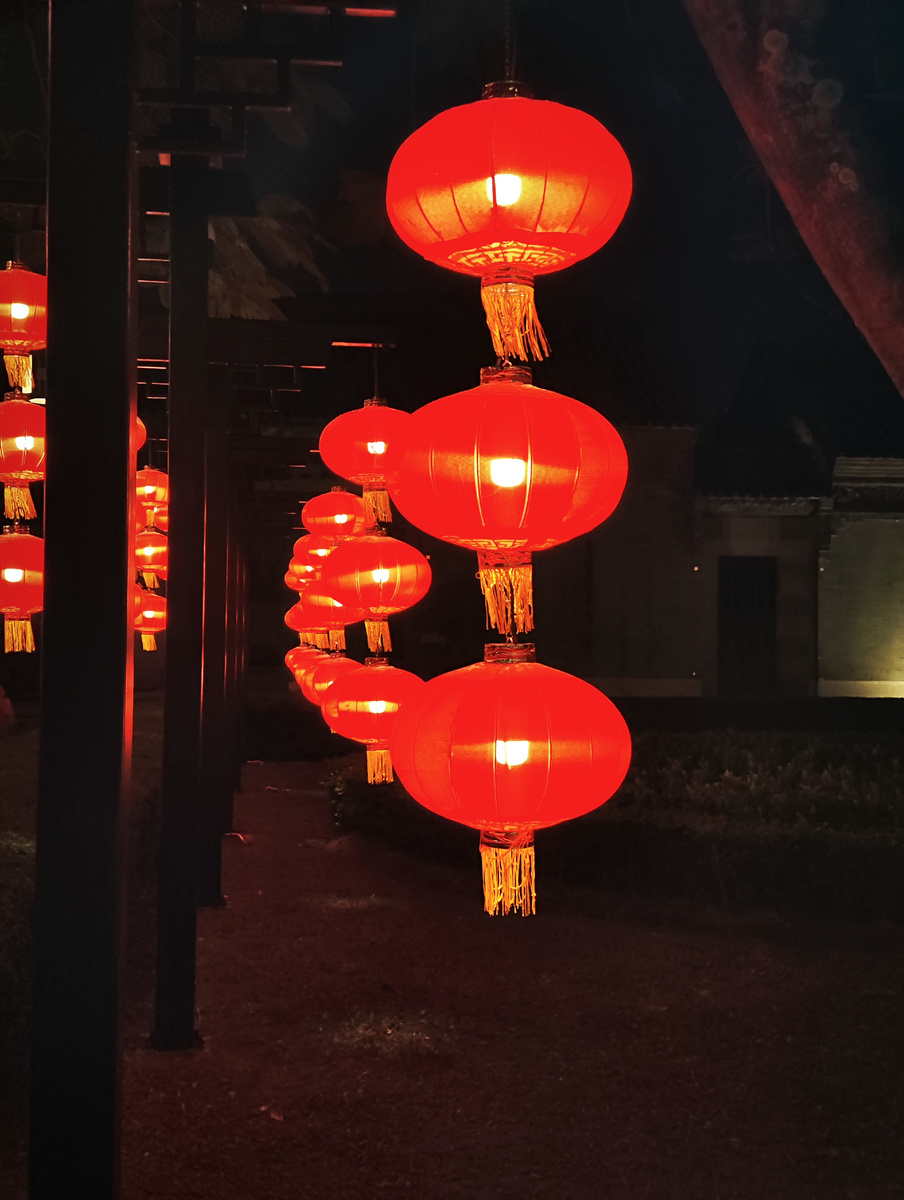 Китайские фонари повсюду