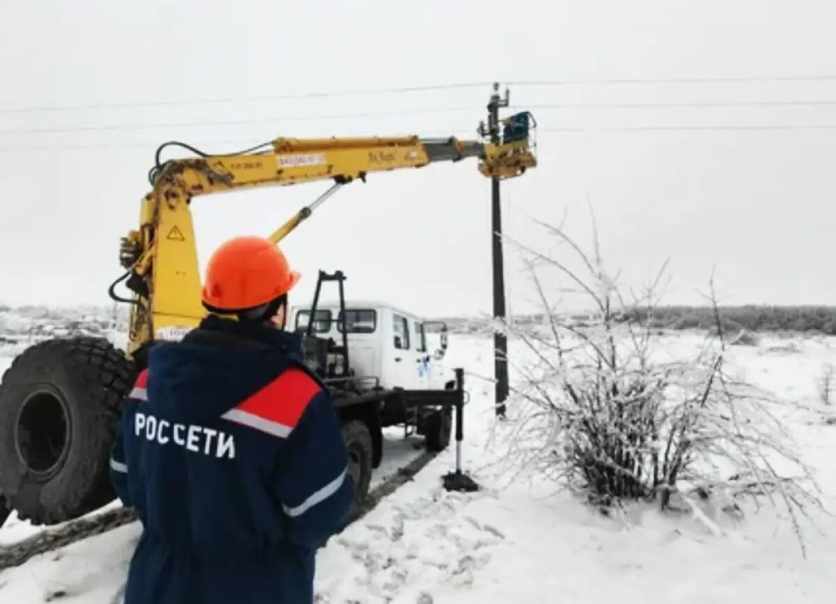    После снегопада было повреждено более 50% всех электросетей, которые находятся в ведении Новгородского филиала «Россети Северо-Запад».  Фото предоставлено «Россети Северо-Запад»