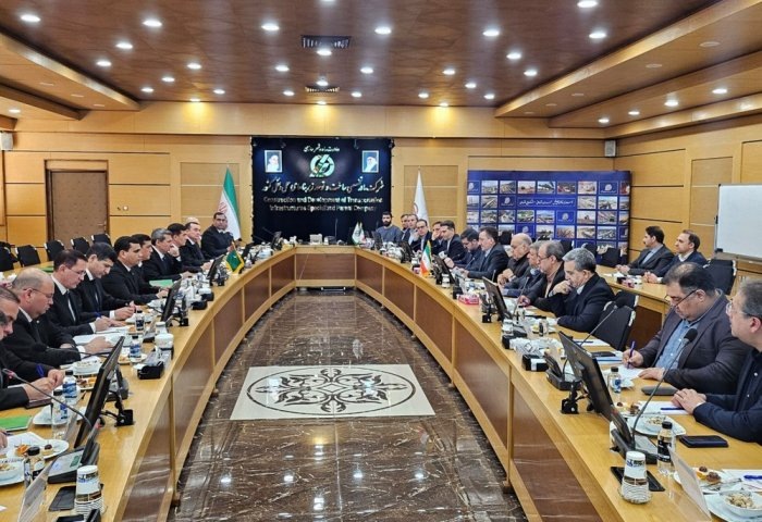 Встреча туркменской делегации с заместителем министра дорог и градостроительства ИРИ Хушангом Базвандом, 11 февраля 2025 года, Тегеран, Иран (Фото: МИД Туркменистана)